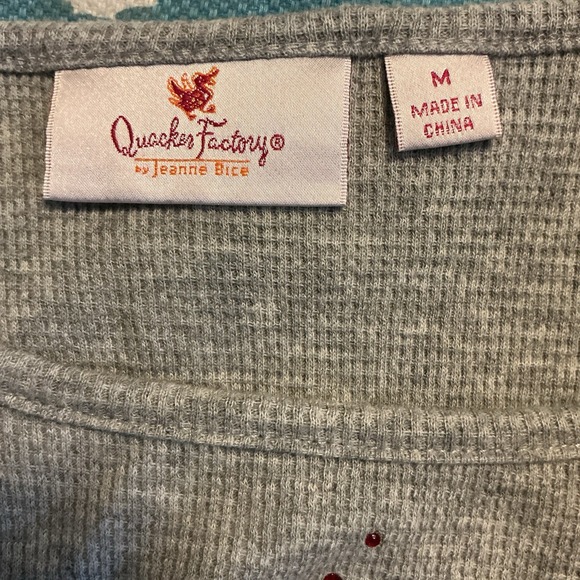 Quacker Factory Waffle Knit Top Gray Rhinestones Jeweled Cardinal Medium - Picture 4 of 5
